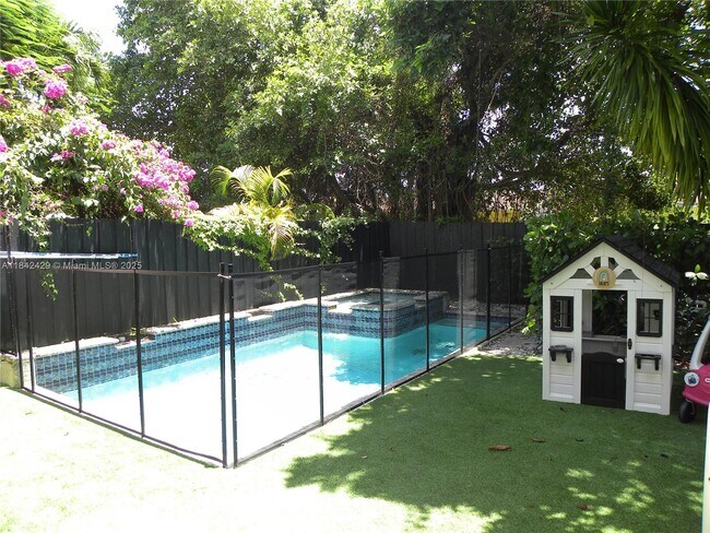 Foto del edificio - 3532 SW 23rd Ter
