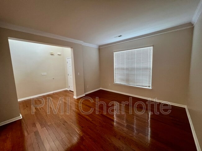 Building Photo - 7001 Mountain Top Ct