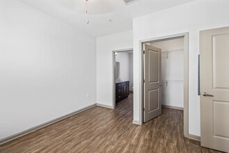 Building Photo - Lofts At Bass