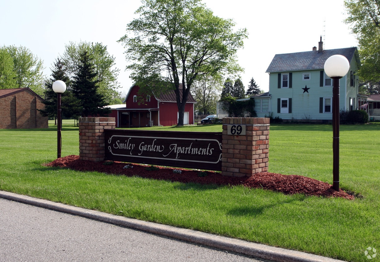 Building Photo - Smiley Garden Apartments
