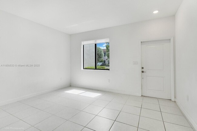 Foto del edificio - 20944 NE 8th Ave
