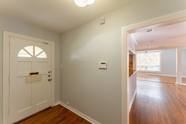 Foto del edificio - Beautiful 3 bedroom/2.5 bathroom home in T...