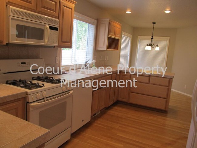 Building Photo - 1754 E Bruce Rd