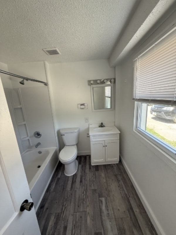 Primary Photo - 420 Water St