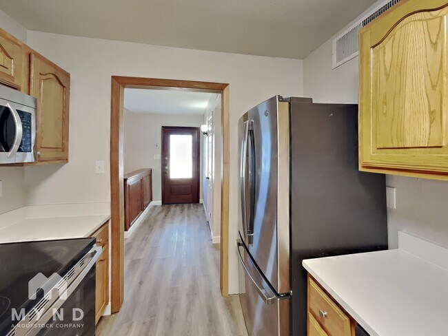 Building Photo - 521 Magnolia Dr