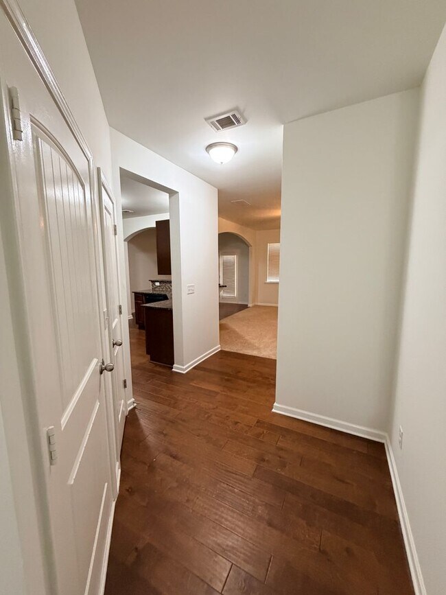 Building Photo - NEW LISTING - Spacious, Acworth Townhouse on Quiet Cul-de-sac!