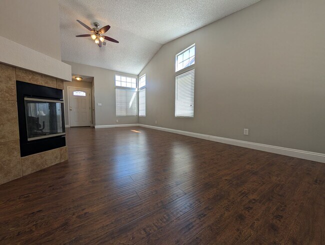 Building Photo - 1-STORY, 3- BEDROOM HOME AVAILABLE FOR REN...