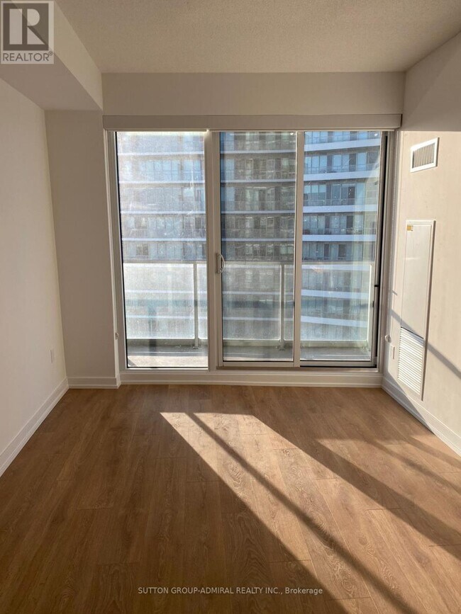 Photo du bâtiment - 117 McMahon Dr