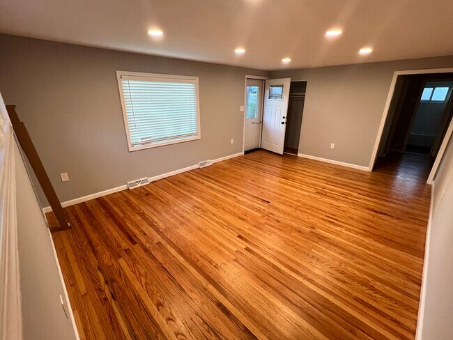 Foto del edificio - 4107 E Chester Dr