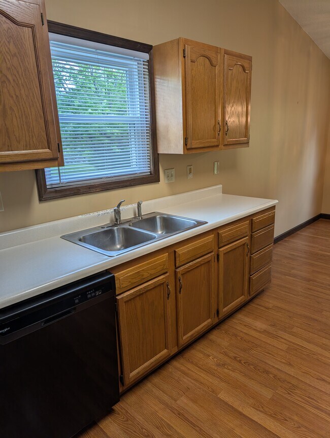 Photo - 2330 Sneakville Rd House