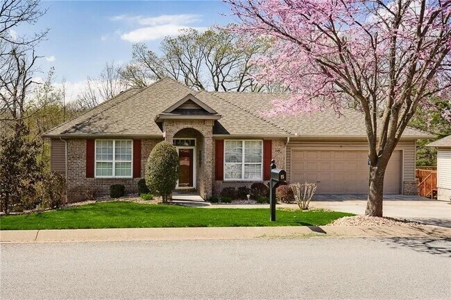 Foto del edificio - 15 Glenbrook Ln