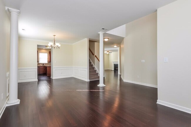 Building Photo - 577 Rolling Meadows Dr
