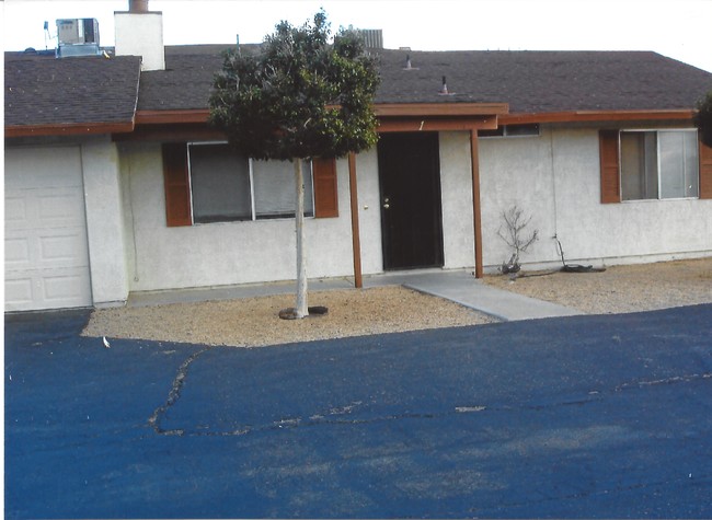 Building Photo - 12150 Kiowa Rd