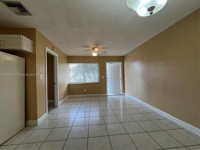 Foto del edificio - 5600 NW 15th St