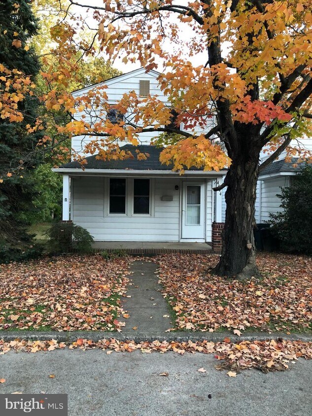 Primary Photo - 4044 Center Ave