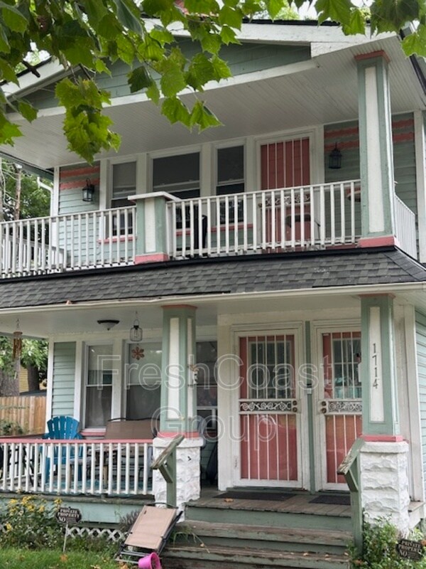 1714 Castle Ave Cleveland, OH 44113 – photo 1
