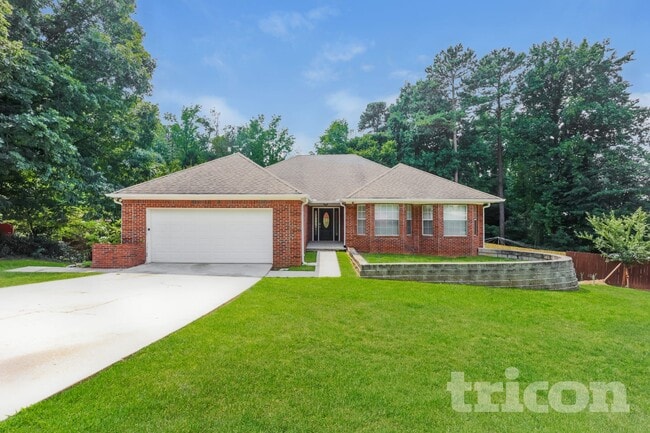 Building Photo - 305 Emerald Trce