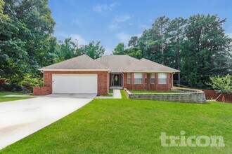 Building Photo - 305 Emerald Trce