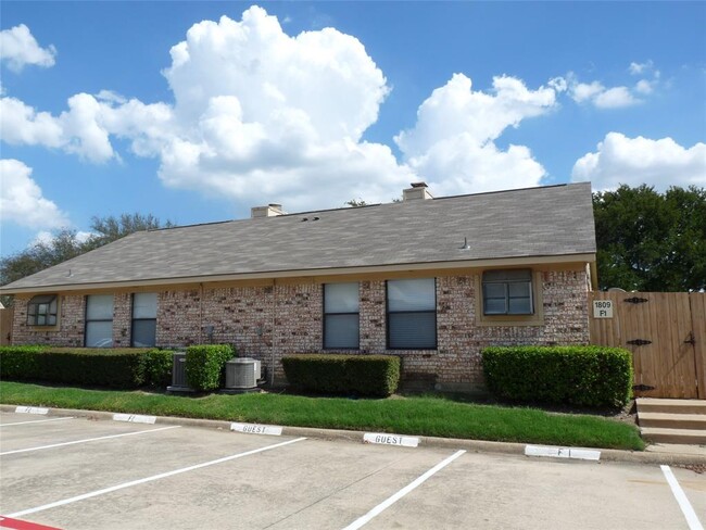 Building Photo - 1809 W Spring Creek Pkwy