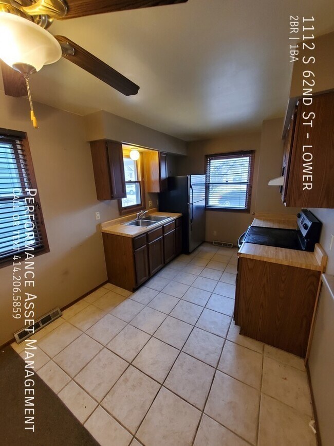 Building Photo - 2 bedroom west allis rental - LOWER