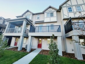 Building Photo - 2072 Wonnacott Way SW