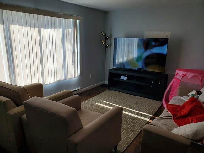 Foto del edificio - Updated 2 Bedroom  Townhouse