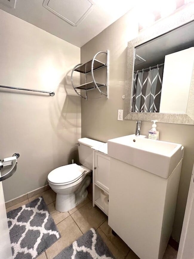 Foto del edificio - Updated 1+ 1 condo w/ Parking in SW DC -
