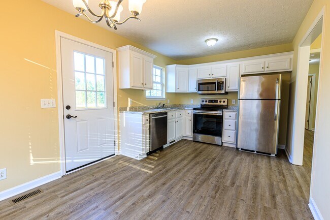 Foto del edificio - Renovated Charmer of a Home on Corner Lot ...