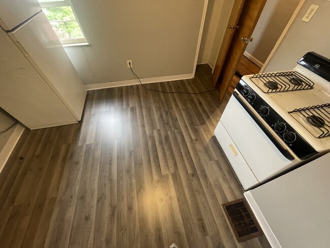 Kitchen - 1083 Sells Ave