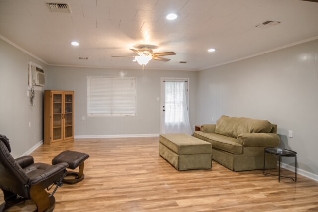 Living Room - 812 Souvenir Gate