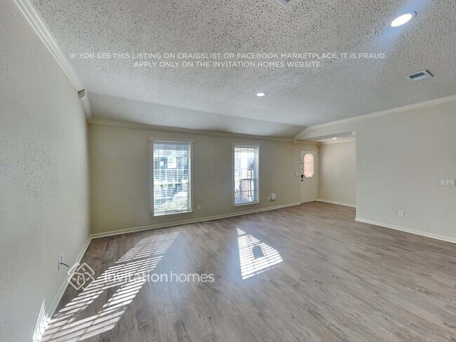 Foto del edificio - 110 S Village Knoll Cir