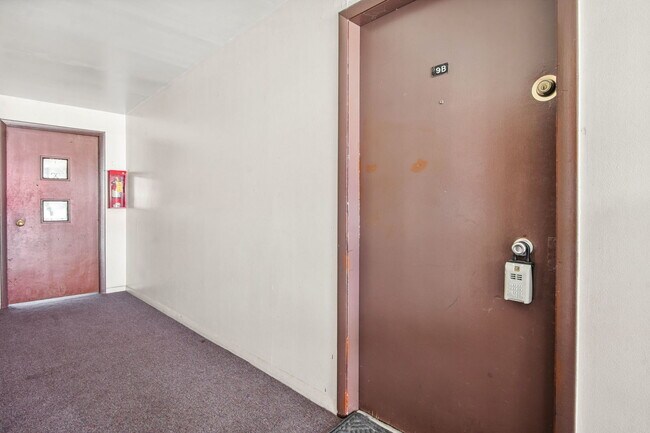 Foto del edificio - 2500 Mark Thomas Ln