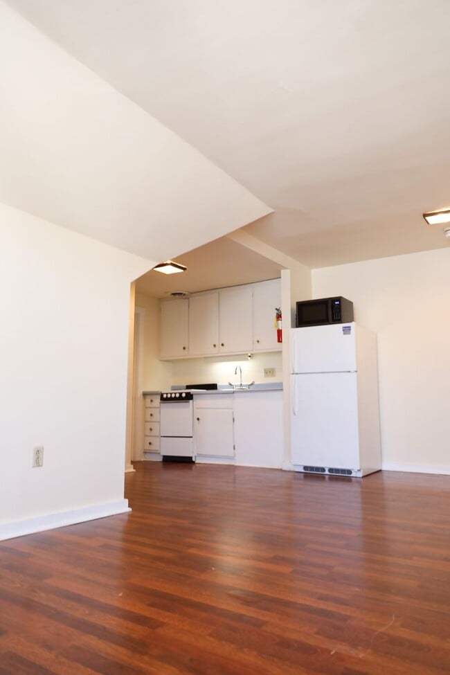 Photo - 42 N Prospect St Apartment