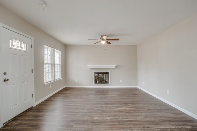 Foto del edificio - 4 Bed, 2 Bath in South Overton!