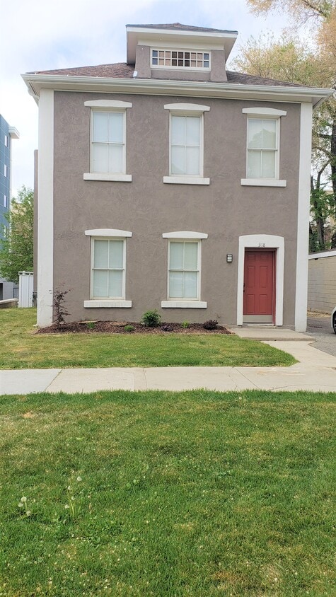 Foto principal - 6th Street, LLC