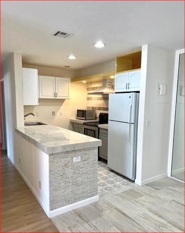 Foto del edificio - 2220 NE 68th St