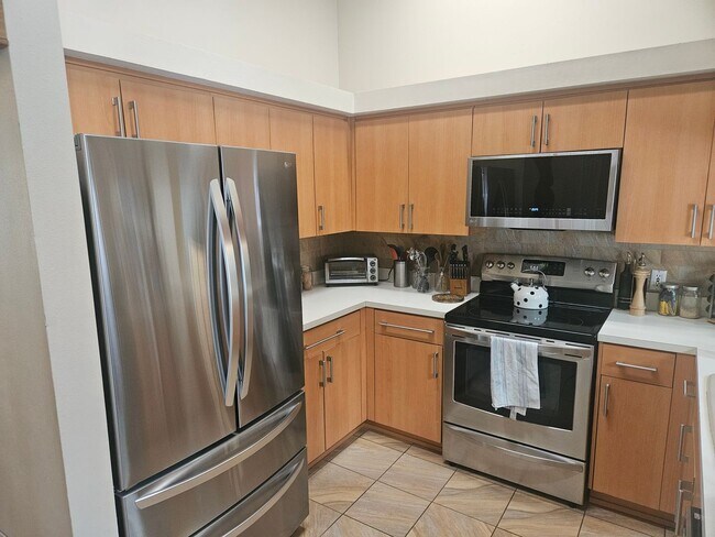 Foto del edificio - Prime Location! 4BR Home with Pool, Office...