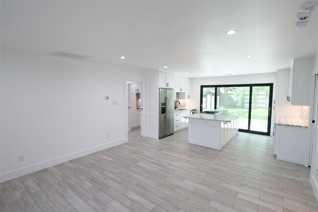 Foto del edificio - 2219 Chantilly Ln