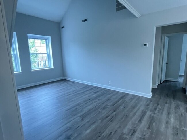 Foto del edificio - Fairlington: Gorgeous Updated 2 Bedroom, 1...