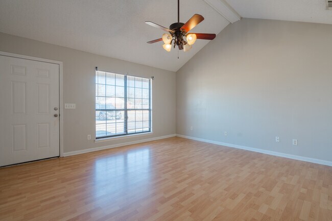 Building Photo - 1719 Ashton Dr