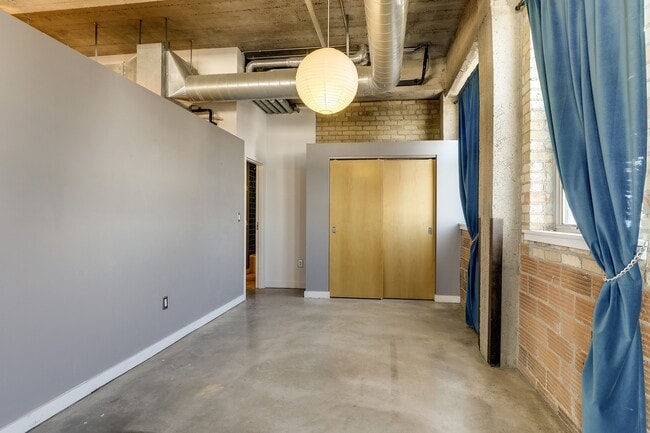 Building Photo - 901 N 3rd St