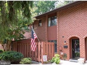 Building Photo - 802 Worthington Dr