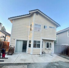 Building Photo - 479 Tioga Ct
