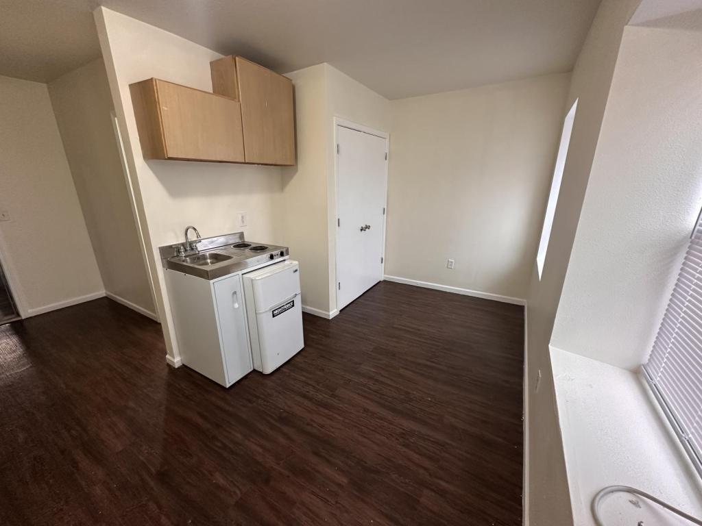 Primary Photo - 1201 N 18 St
