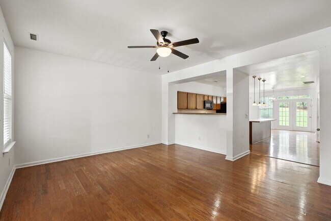Foto del edificio - 132 Point Comfort Ln