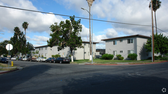 Building Photo - Walnuts Woods Apartments