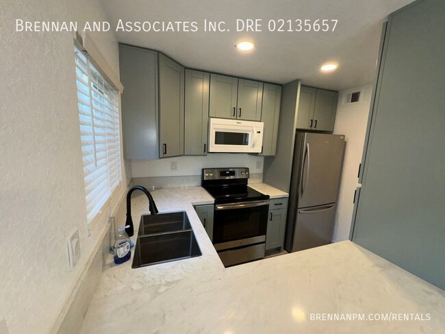 Foto del edificio - 3 Bed Modern Condo Living: Prime Location ...