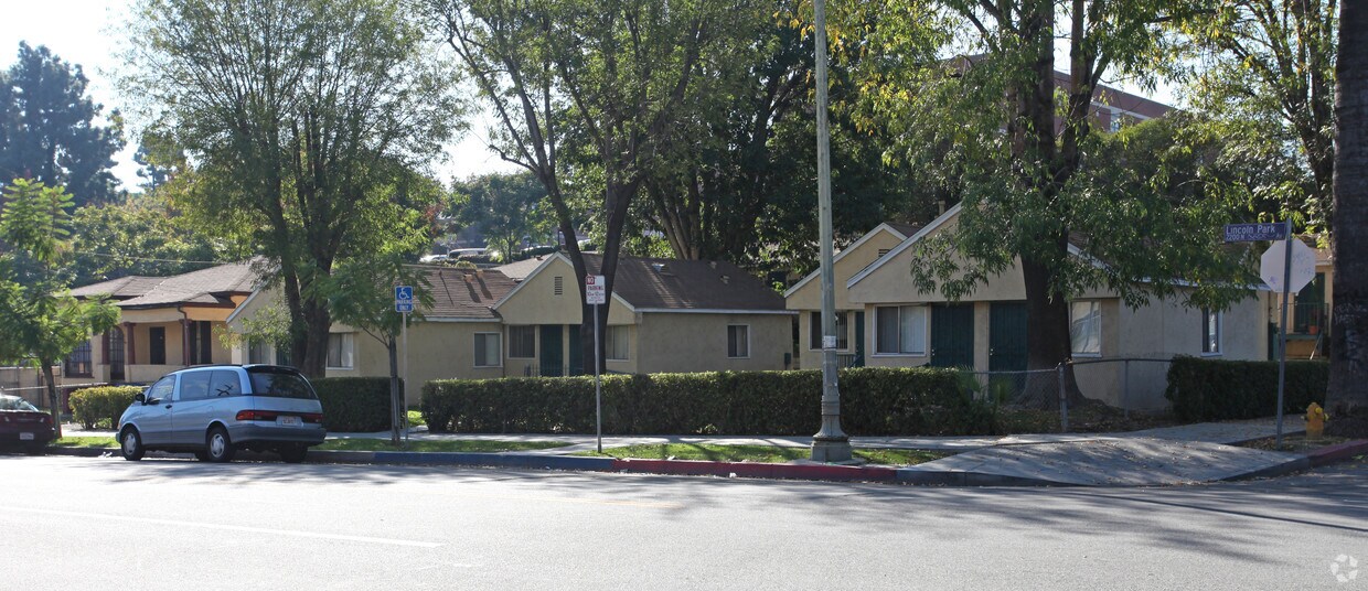 Building Photo - 2249 Lincoln Park Ave