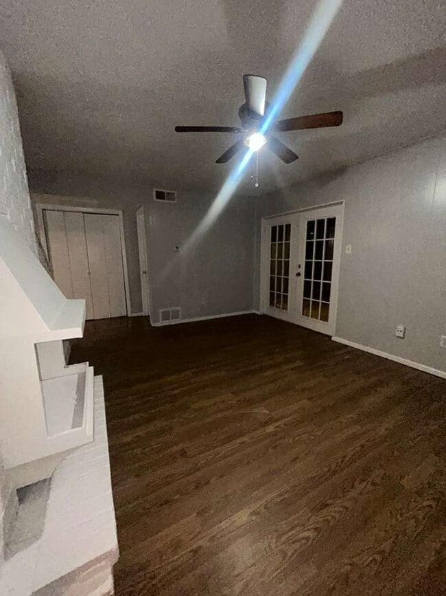 Foto del edificio - 2408 Hollandale Cir