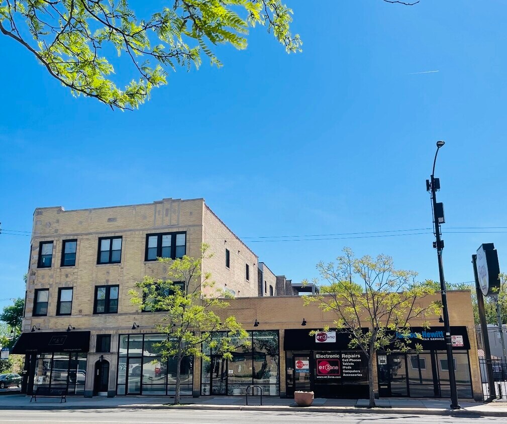 Foto principal - 3757 N Western Ave